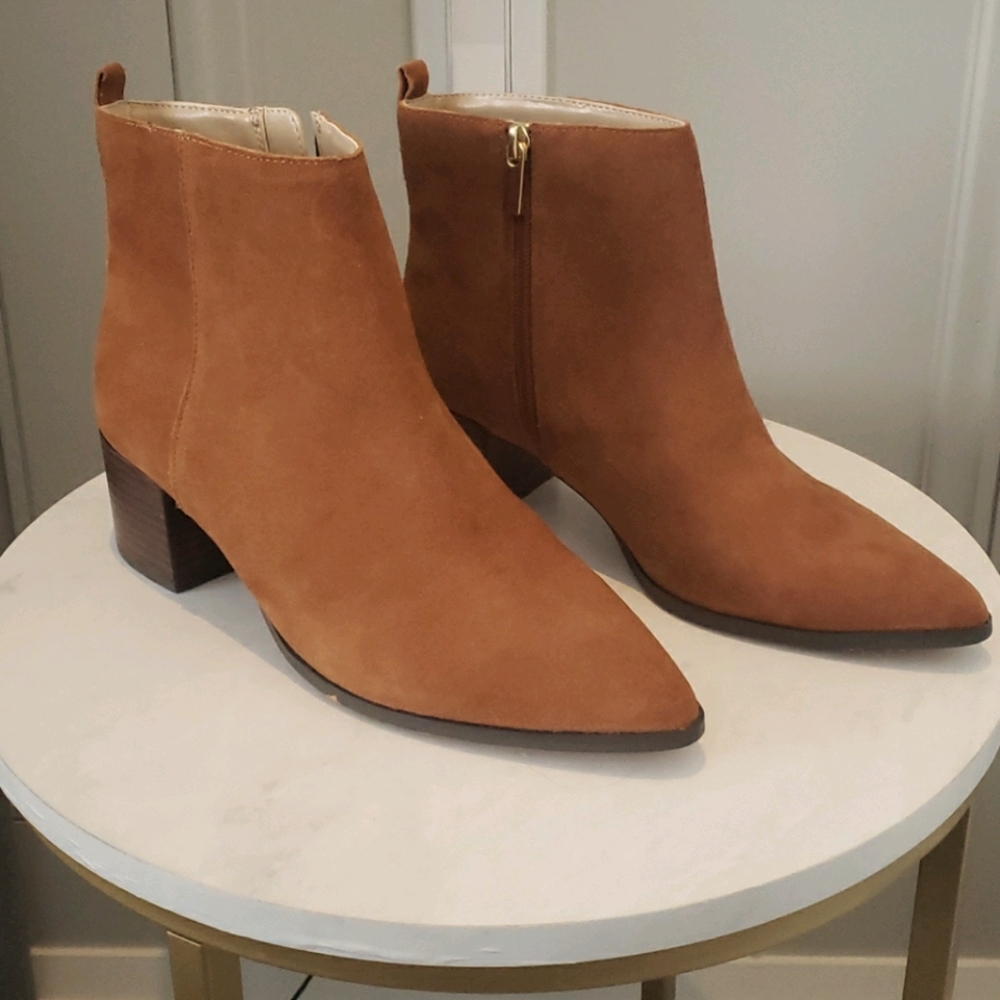 enTHREAD suede ankle booties